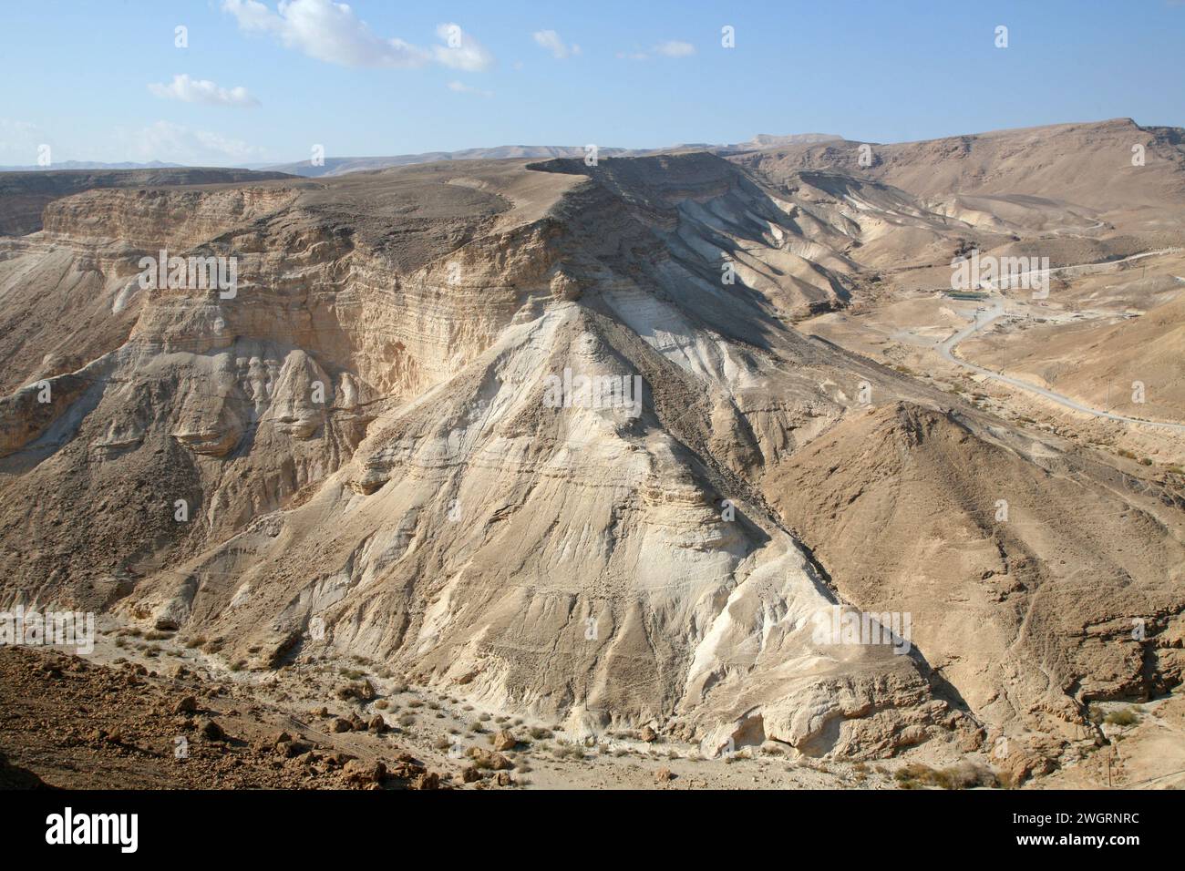 Pittoresco paesaggio montano del deserto della Giudea vicino a Qumran, Israele Foto Stock