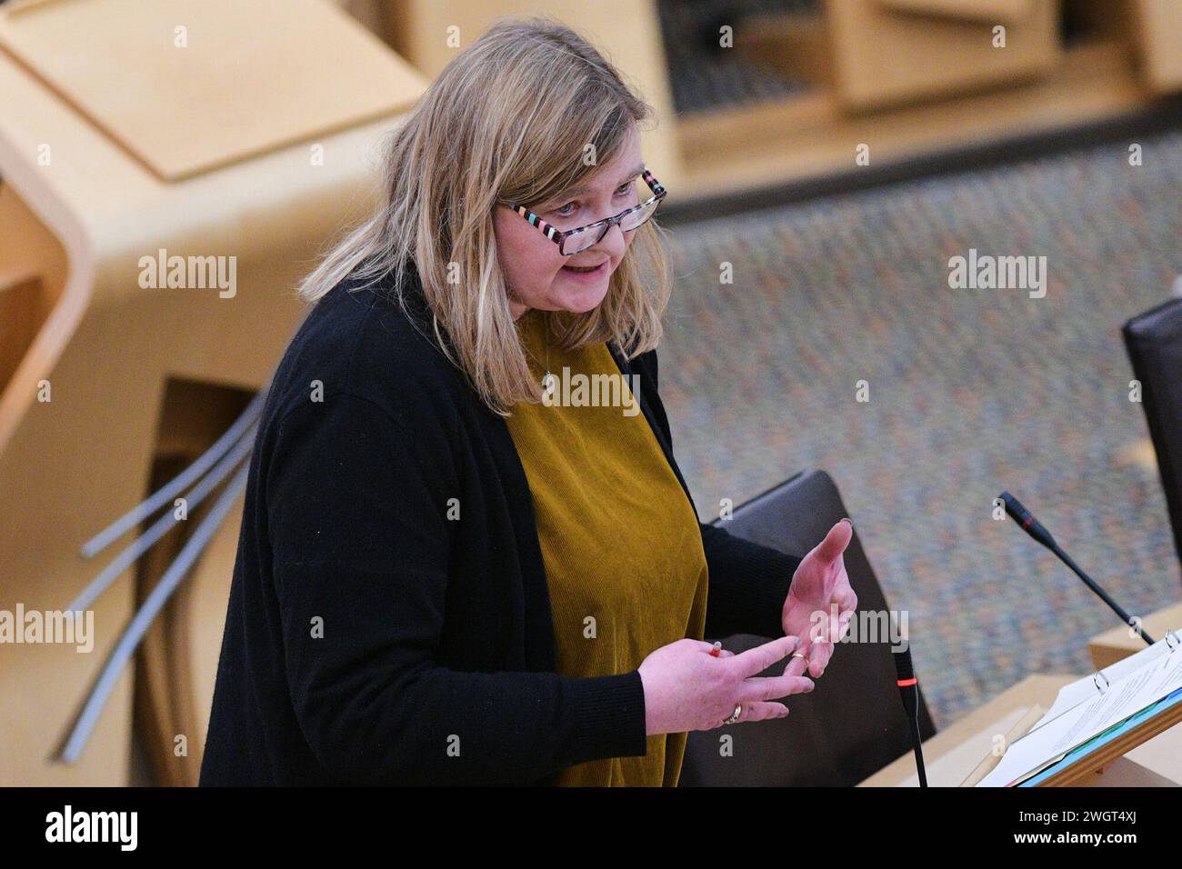 Edimburgo Scozia, Regno Unito 06 febbraio 2024. Ministro della sanità pubblica e della salute delle donne Jenni Minto al Parlamento scozzese. credito sst/alamy notizie in diretta Foto Stock