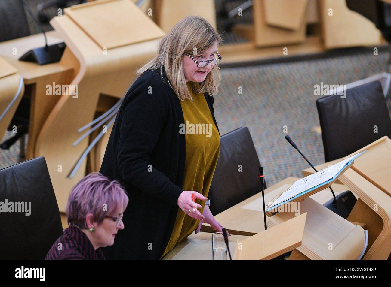 Edimburgo Scozia, Regno Unito 06 febbraio 2024. Ministro della sanità pubblica e della salute delle donne Jenni Minto al Parlamento scozzese. credito sst/alamy notizie in diretta Foto Stock