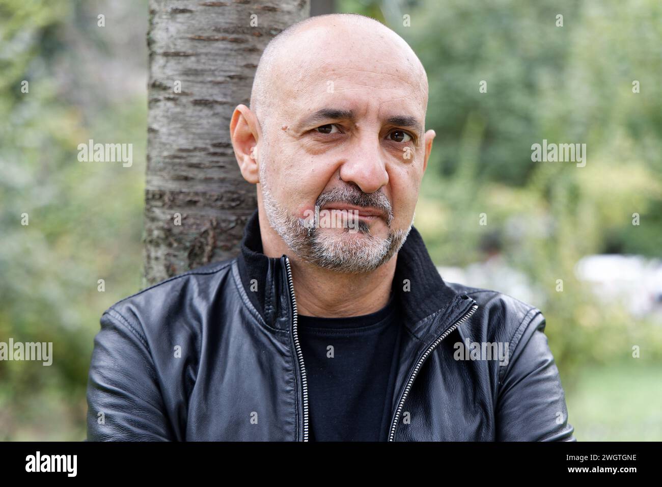 Uomo all'aperto, Milano, Italia. Foto Stock