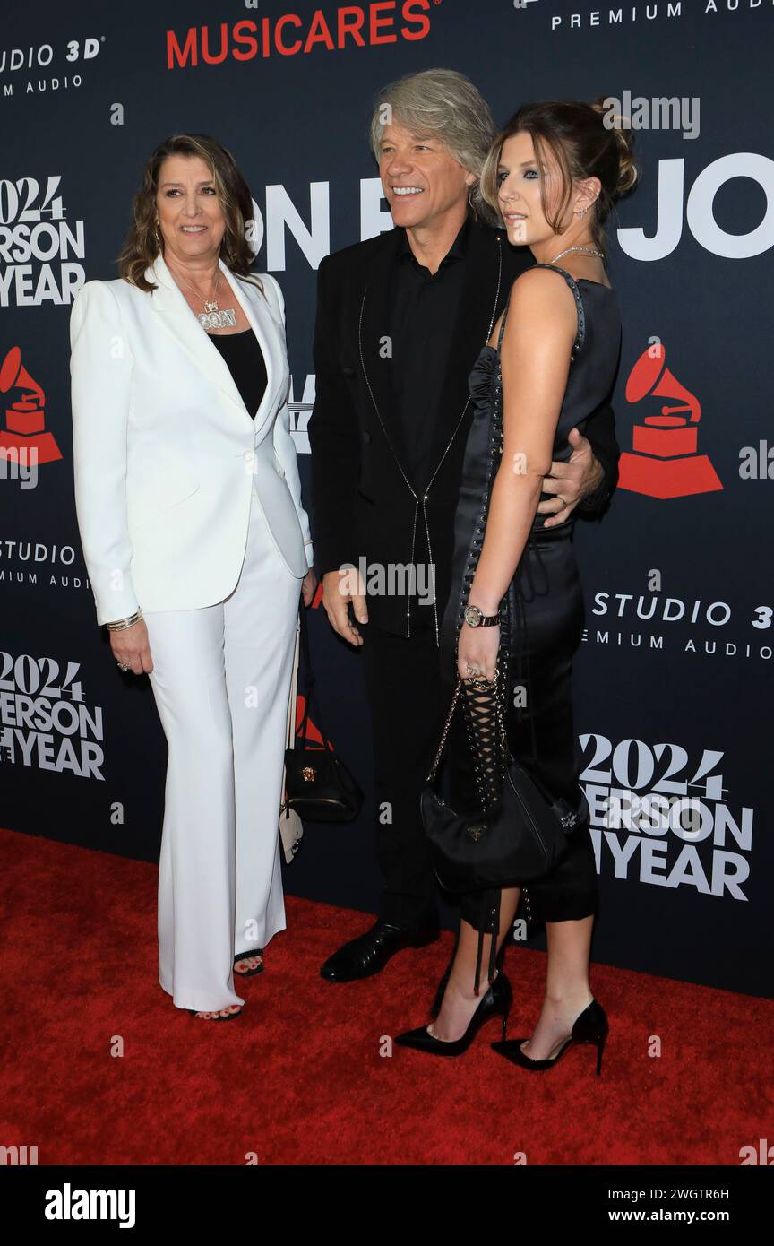 Jon Bon Jovi mit Ehefrau Dorothea Hurley und Tochter Stephanie Rose Bongiovi bei der MusiCares Person of the Year Gala 2023 presso il Los Angeles Convention Center. Los Angeles, 02.02.2024 Foto Stock