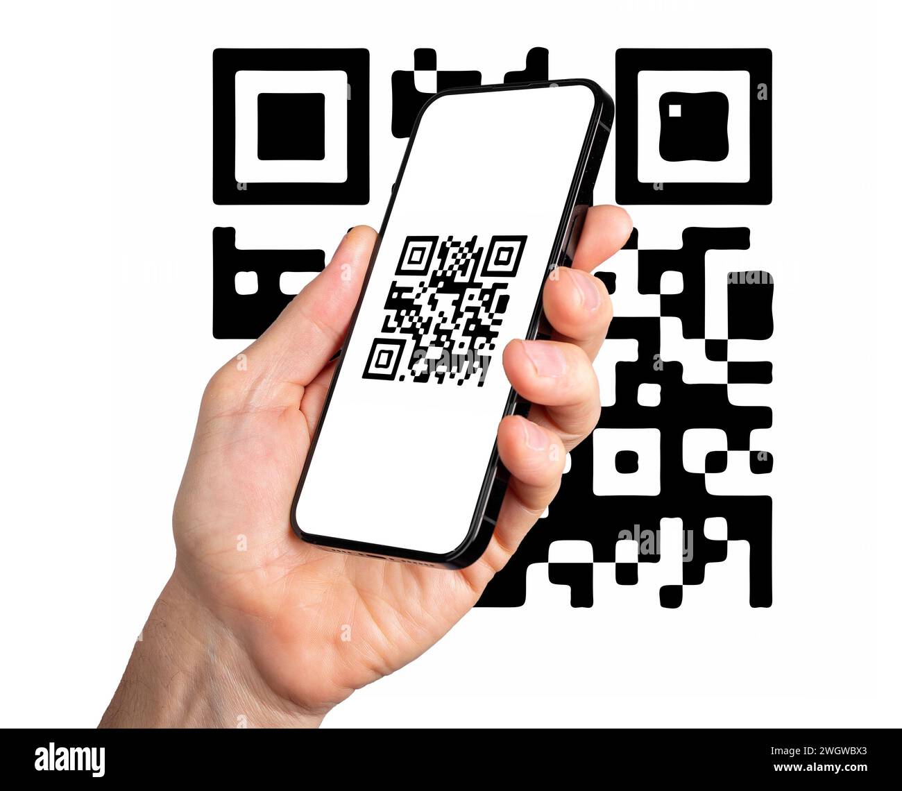 Scansione del codice QR con l'applicazione per telefono cellulare. Applicazione scanner QRCode su schermo in mano isolata su sfondo bianco Foto Stock