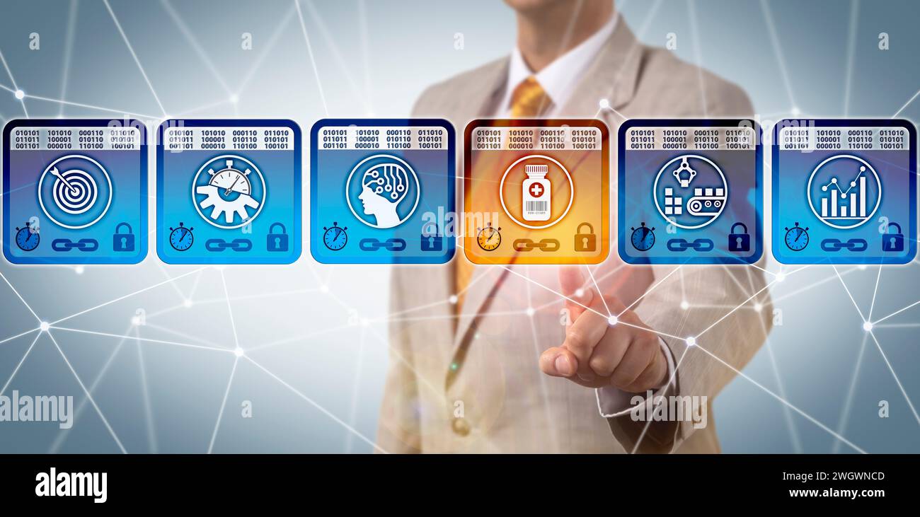 Dirigenti aziendali farmaceutici non riconoscibili che gestiscono la supply chain tramite l'interfaccia blockchain. Concetto del settore farmaceutico per la lettura virtuale distribuita Foto Stock