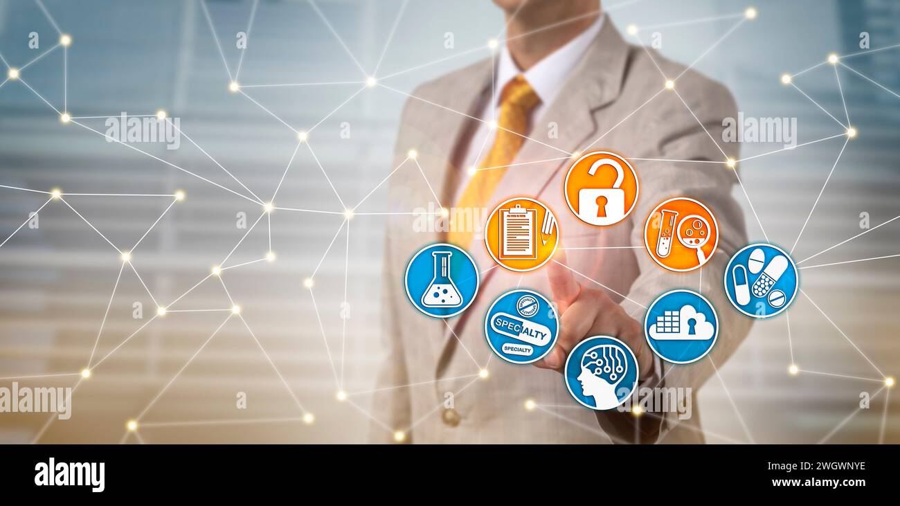 Un dirigente farmaceutico maschile irriconoscibile accede in modo sicuro ai file di dati sulla scoperta di farmaci tramite Internet. Concetto di sicurezza IT DEL settore farmaceutico per l'elettronica Foto Stock