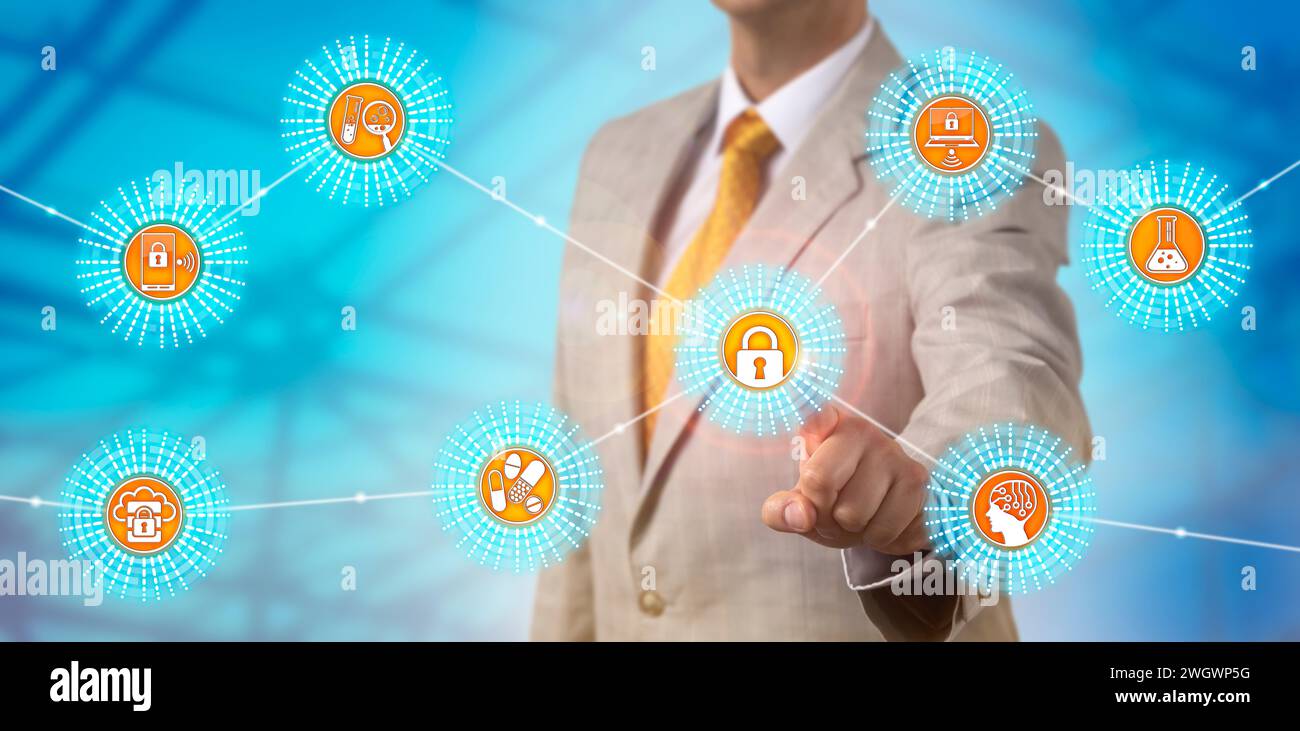 Responsabile IT irriconoscibile che erige perimetri di sicurezza intorno ai dati farmaceutici e porta con te strumenti per i tuoi dispositivi. Concetto di cibersicurezza per Pharma da Foto Stock