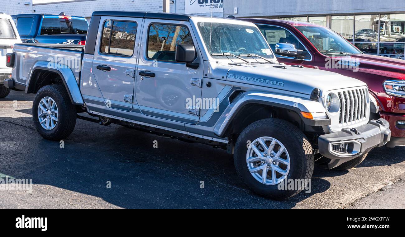 Una Jeep Gladiator in vendita presso una concessionaria Foto Stock