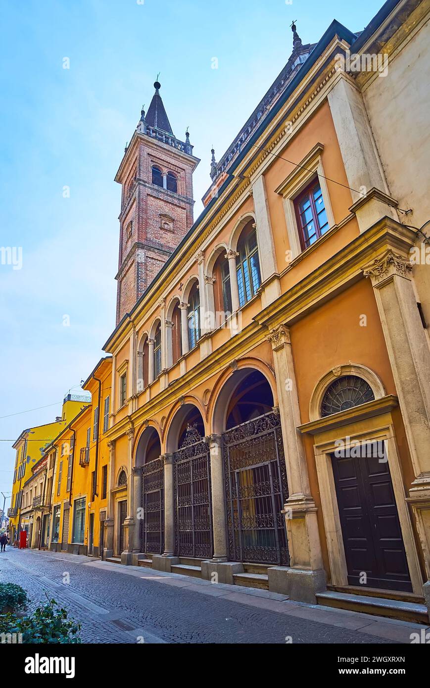 La facciata e il campanile del Tempio Civico della Beata Vergine coronata, via Incoronata, Lodi, Italia Foto Stock