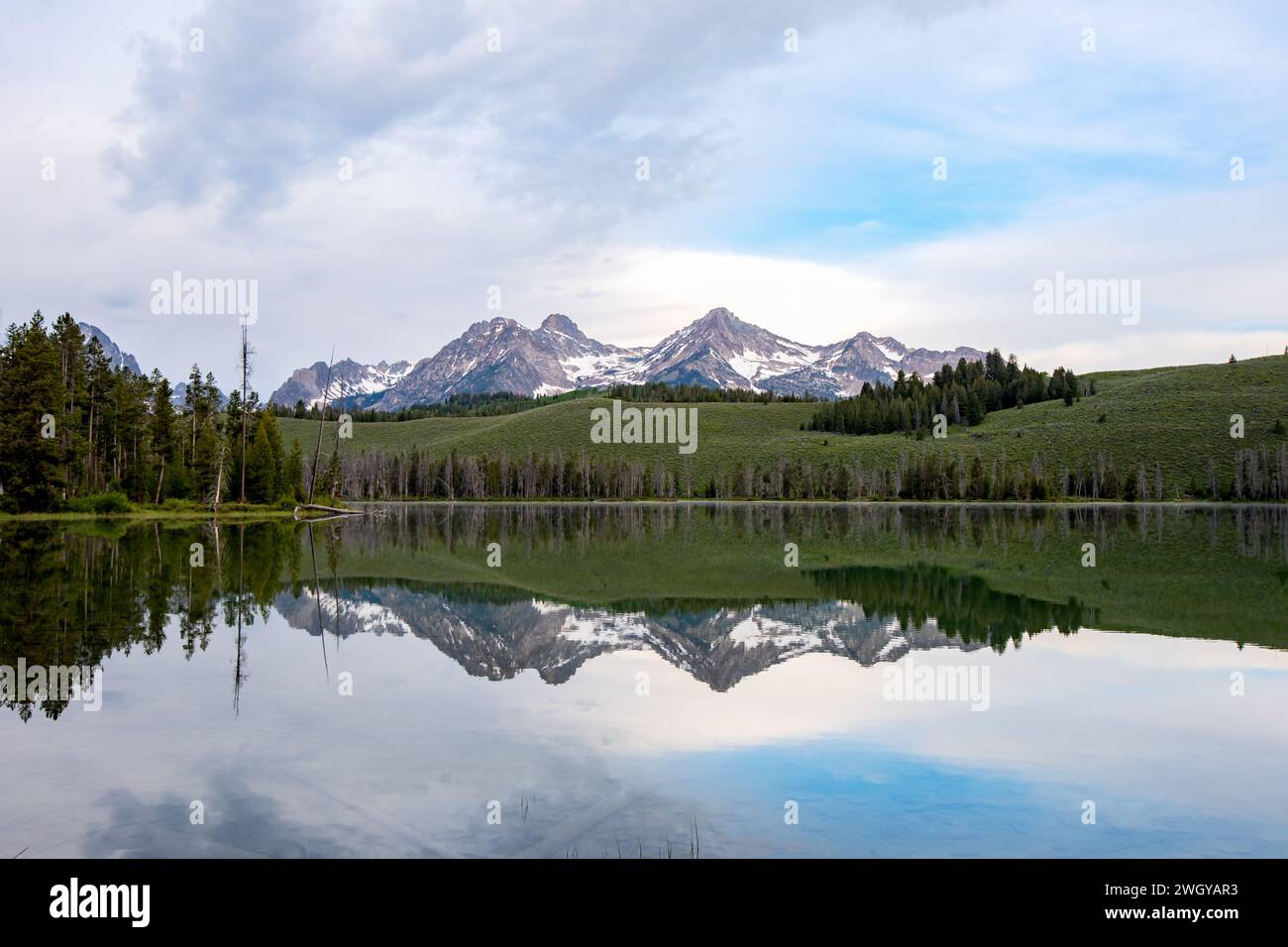 Little Redfish Lake, nelle Sawtooth Mountains, Idaho Foto Stock