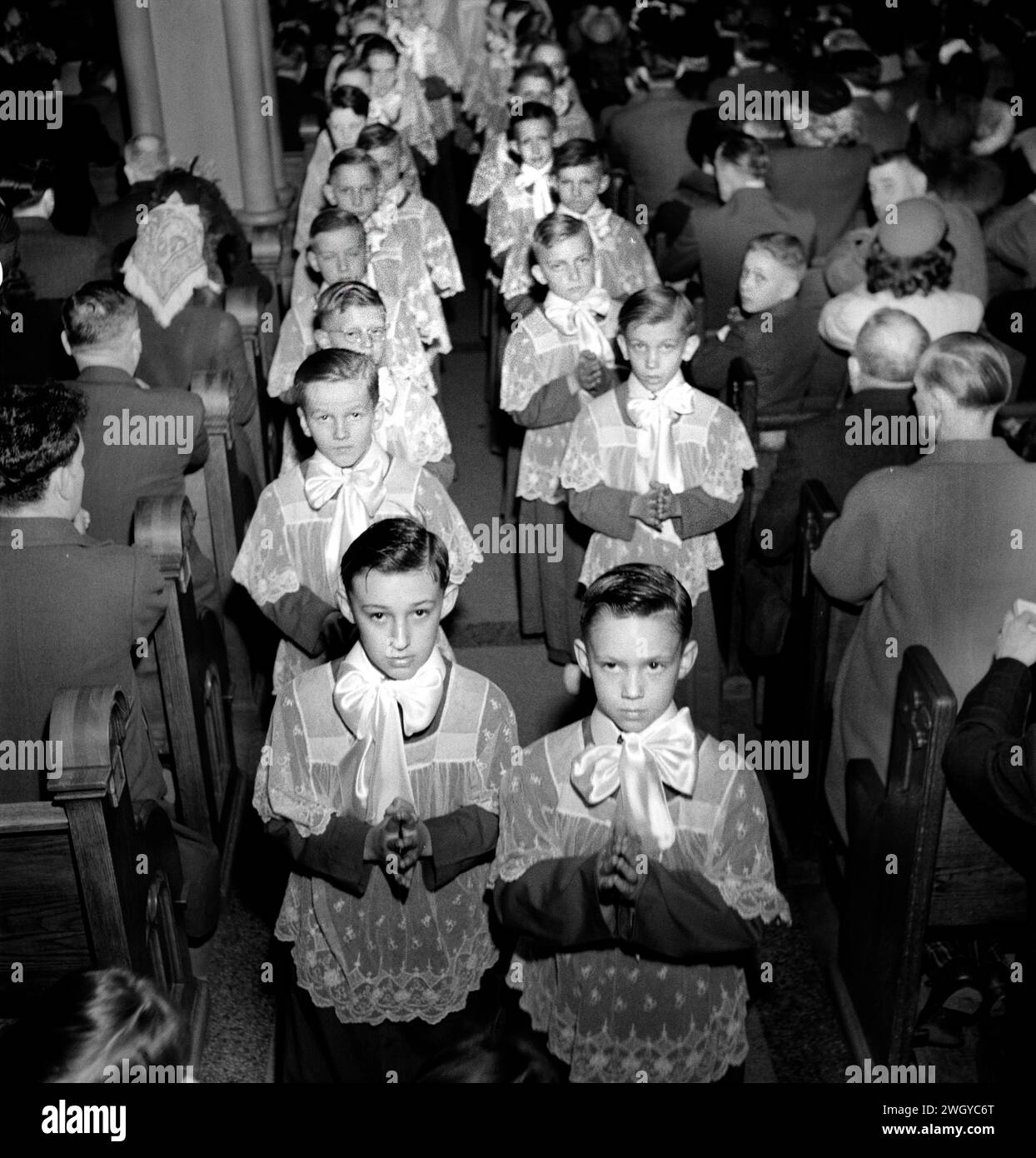 Processione e messa alta nella chiesa di Corpus Christi nella comunità polacca, Buffalo, New York, USA, Marjory Collins, U.S. Office of War Information, aprile 1943 Foto Stock