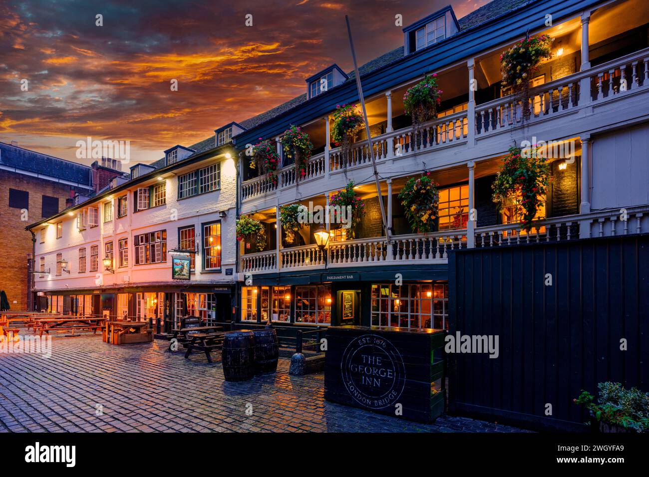 Londra, Regno Unito - 2 novembre 2023: The George, 17th Century Public House, Soutwark, Londra Foto Stock