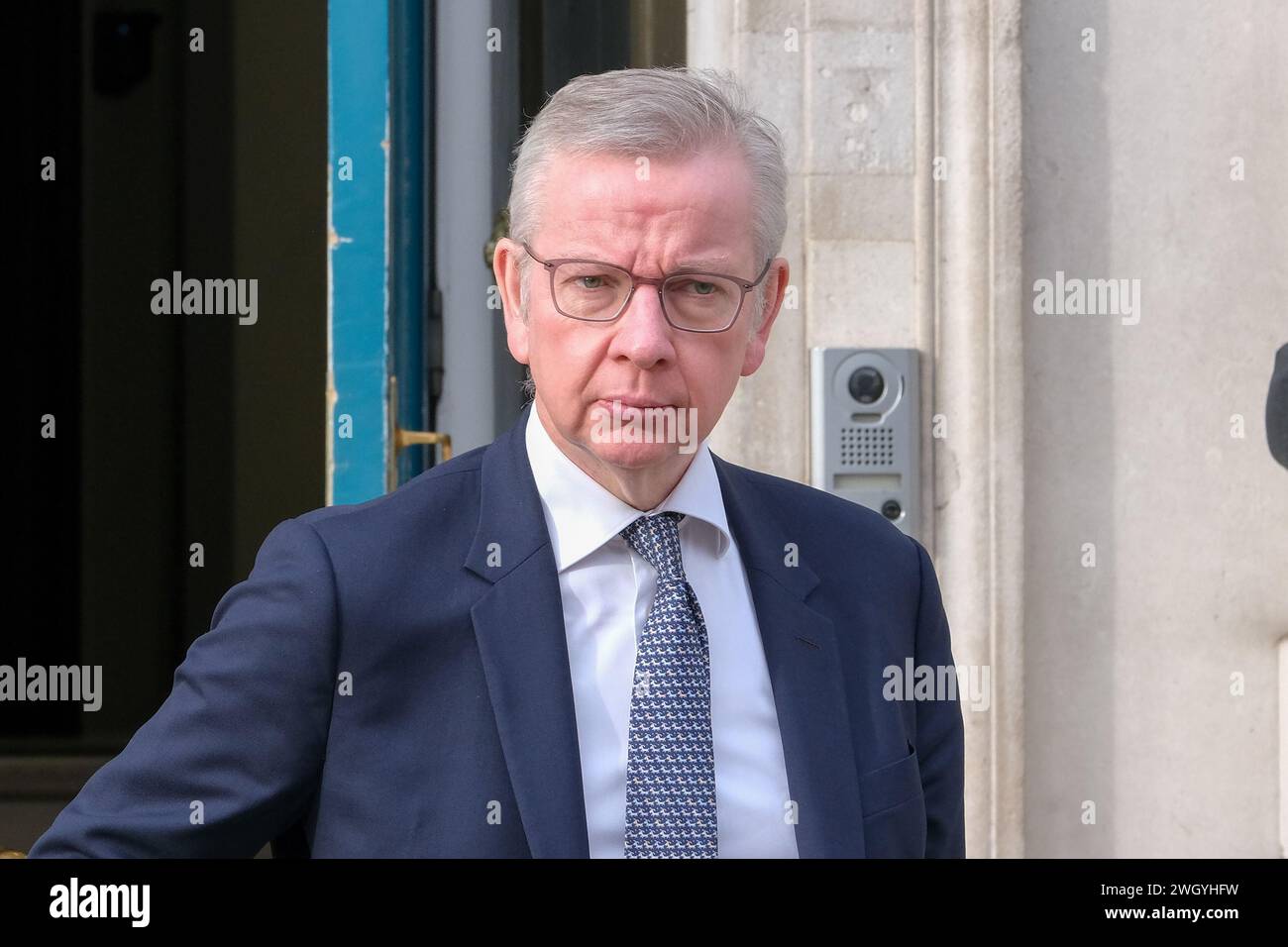 Londra, Regno Unito, 6 febbraio 2024. Segretario di Stato per il livellamento, l'edilizia abitativa e le comunità, Michael Gove MP partecipa alla riunione settimanale presso l'Ufficio del Gabinetto. Credito: Fotografia dell'undicesima ora/Alamy Live News Foto Stock