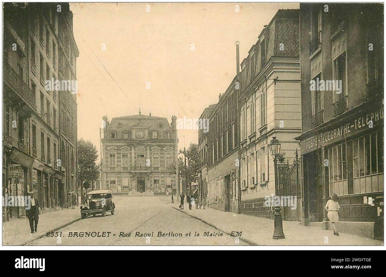 Bagnolet.Rue Raoul-Berthon et la Mairie. Foto Stock