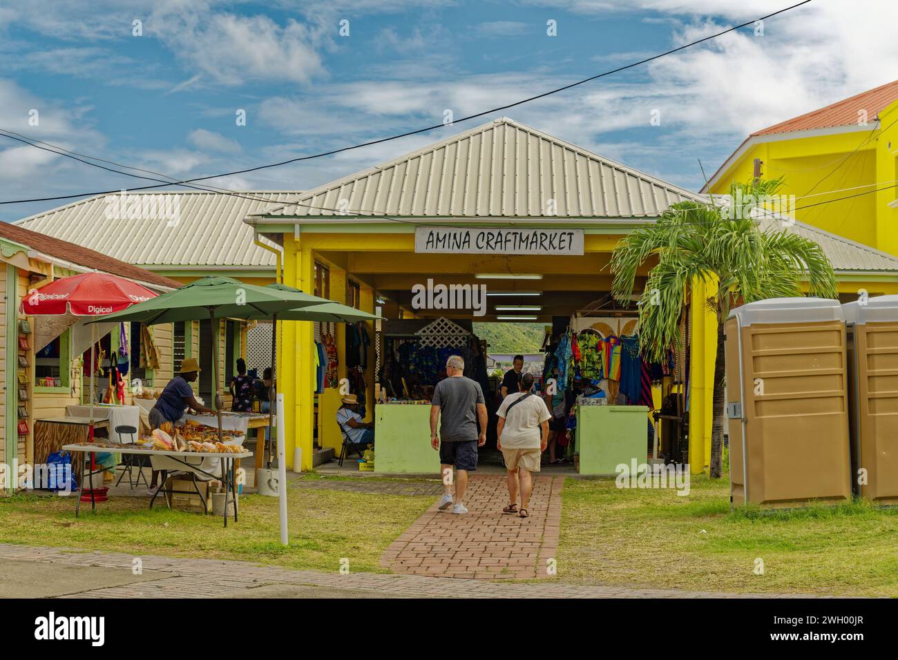 BASSETERRE, SAINT KITTS - 8 dicembre 2023: Port Zante è il porto di Basseterre, Saint Kitts, che è diventato una mecca dello shopping grazie alla crui Foto Stock