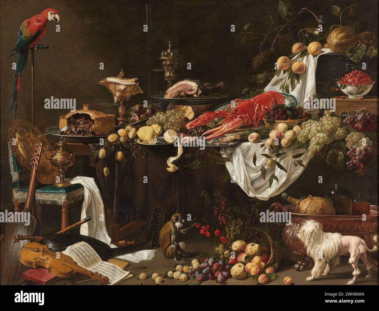 Banchetto natura morta, Adriaen van Utrecht, 1644 pittura natura morta. Un grande tavolo con una torta, ciotole con frutta (uva, limoni, pesche, prugne, fichi e more). Al centro un'aragosta e qualche granchio, un piatto con un prosciutto e una scatola decorativa, una tazza, qualche bicchiere e una grande conchiglia su un piedistallo. Sul retro di destra troverai una ciotola con fragole, una zucca e viti con un Roemer. In primo piano c'è un cane in un refrigeratore di vino e una scimmia in un cestino caduto con frutta. Sulla sinistra una sedia con strumenti musicali (violoncello, violino, liuto, flauto) e un songbook e un pappagallo su un bastone. tela. vernice a olio (pai Foto Stock