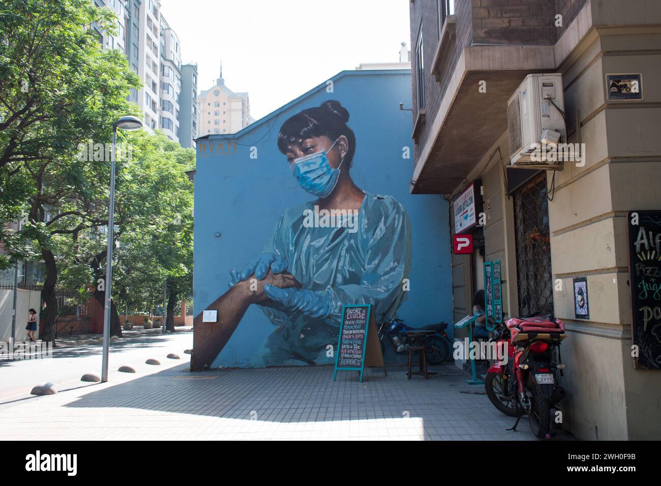 Responsabili della cura in tempi di COVID murale di Juan Agustín Vega Espejo, con sede a Santiago, Cile. Foto Stock Responsabili della cura in tempi di COVID murale di Juan Agustín Vega Espejo, con sede a Santiago, Cile. Foto Stock