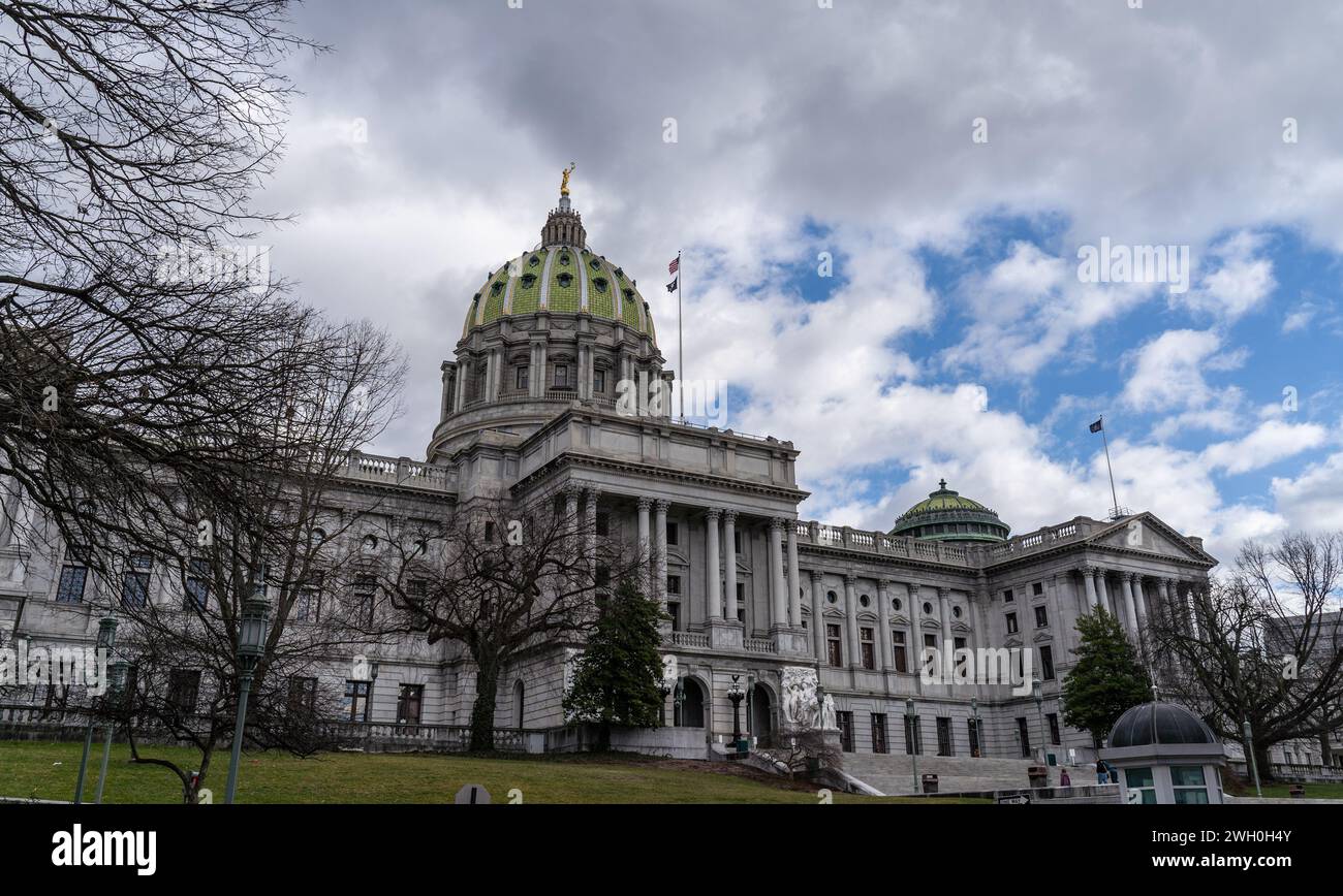 Nuvole sul Campidoglio di Harrisburg, Pennsylvania Foto Stock