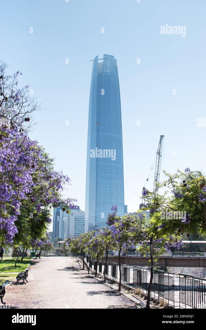 El Parque de las Esculturas, situato a Santiago, Cile, è un importante parco di sculture all'aperto che presenta una vasta collezione di opere d'arte contemporanea. Foto Stock