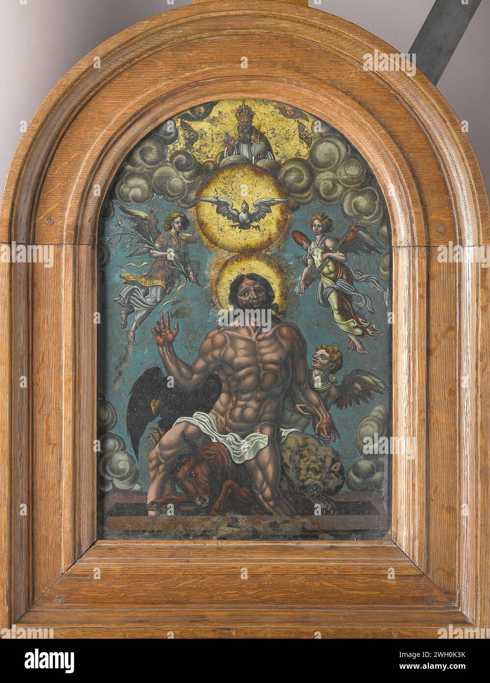 La Santissima Trinità, Maarten van Heemskerck (modo di), c. 1550 - c. 1574 dipingendo la trinità. Cristo sorge dalla tomba indossata dai simboli degli evangelisti. Angeli in cielo, Dio padre e piccione dello Spirito Santo. Supporto: Vetro. Elenco: Legno (materiale vegetale) Resurrezione di Cristo. Rappresentazioni simboliche della Risurrezione (+ Santa Trinità) Foto Stock