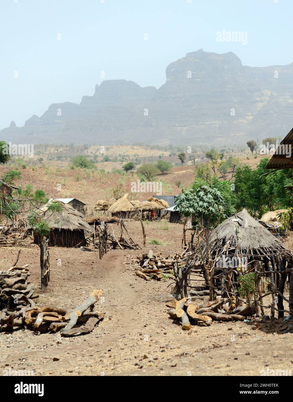 Piccoli villaggi nella parte nord-occidentale del Tigray, Etiopia. Foto Stock
