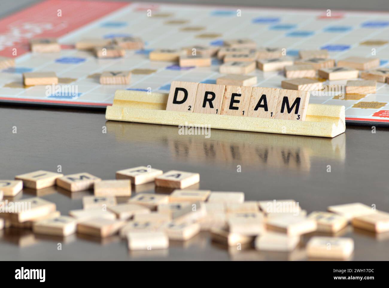 Scrabble affianca il messaggio di inspirazione Foto Stock