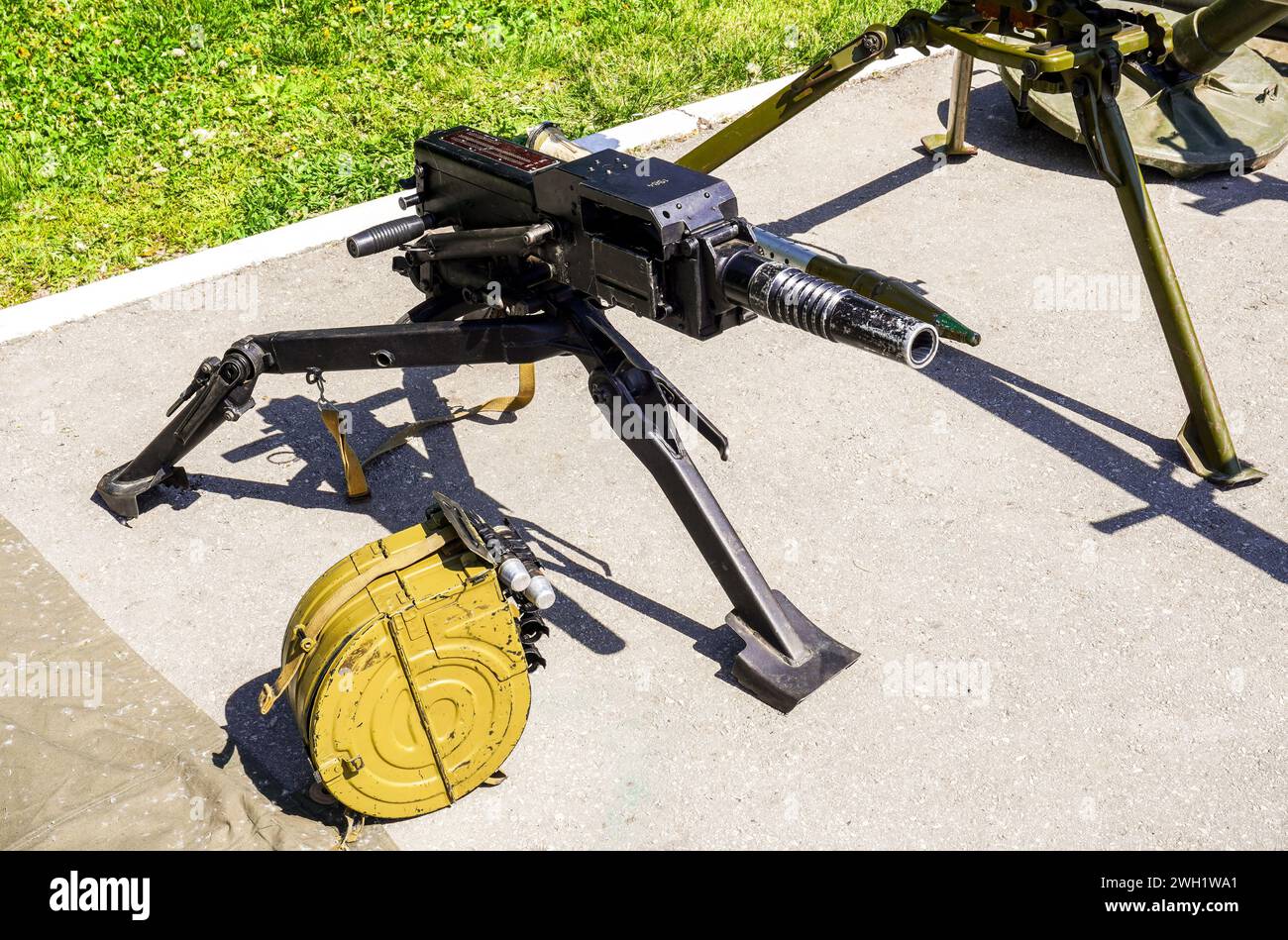 Lanciagranate automatico russo AGS-17 "Flame". Lanciagranate automatico in posizione di combattimento Foto Stock