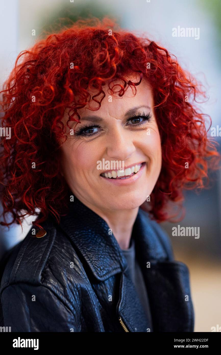 Colonia, Germania. 7 febbraio 2024. Lucy Diakovska, vincitrice della stagione dell'anniversario del campo della giungla, si trova nel centro di trasmissione di RTL Germania. (RECROP) credito: Rolf Vennenbernd/dpa/Alamy Live News Foto Stock