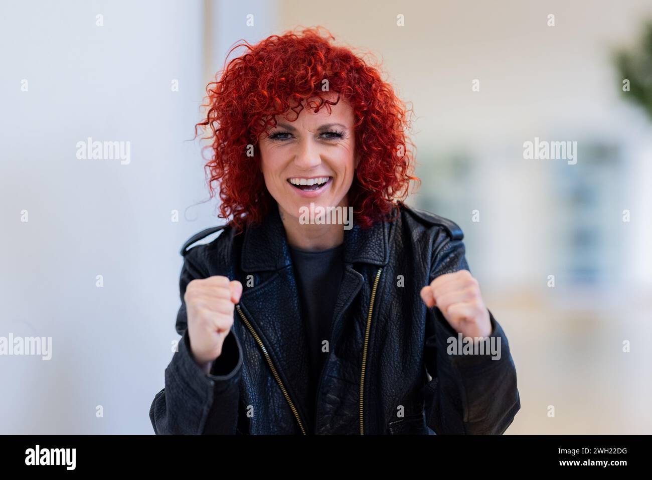 Colonia, Germania. 7 febbraio 2024. Lucy Diakovska, vincitrice della stagione dell'anniversario del campo della giungla, si trova nel centro di trasmissione di RTL Germania. Crediti: Rolf Vennenbernd/dpa/Alamy Live News Foto Stock