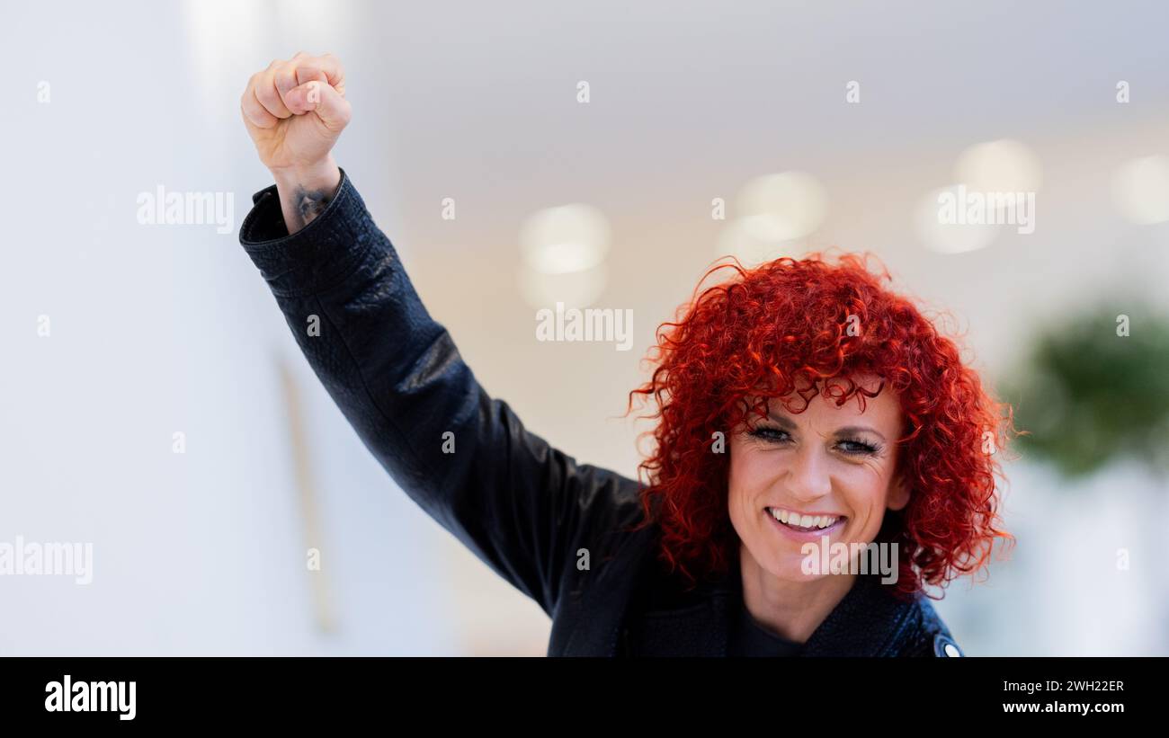 Colonia, Germania. 7 febbraio 2024. Lucy Diakovska, vincitrice della stagione dell'anniversario del campo della giungla, si trova nel centro di trasmissione di RTL Germania. Crediti: Rolf Vennenbernd/dpa/Alamy Live News Foto Stock