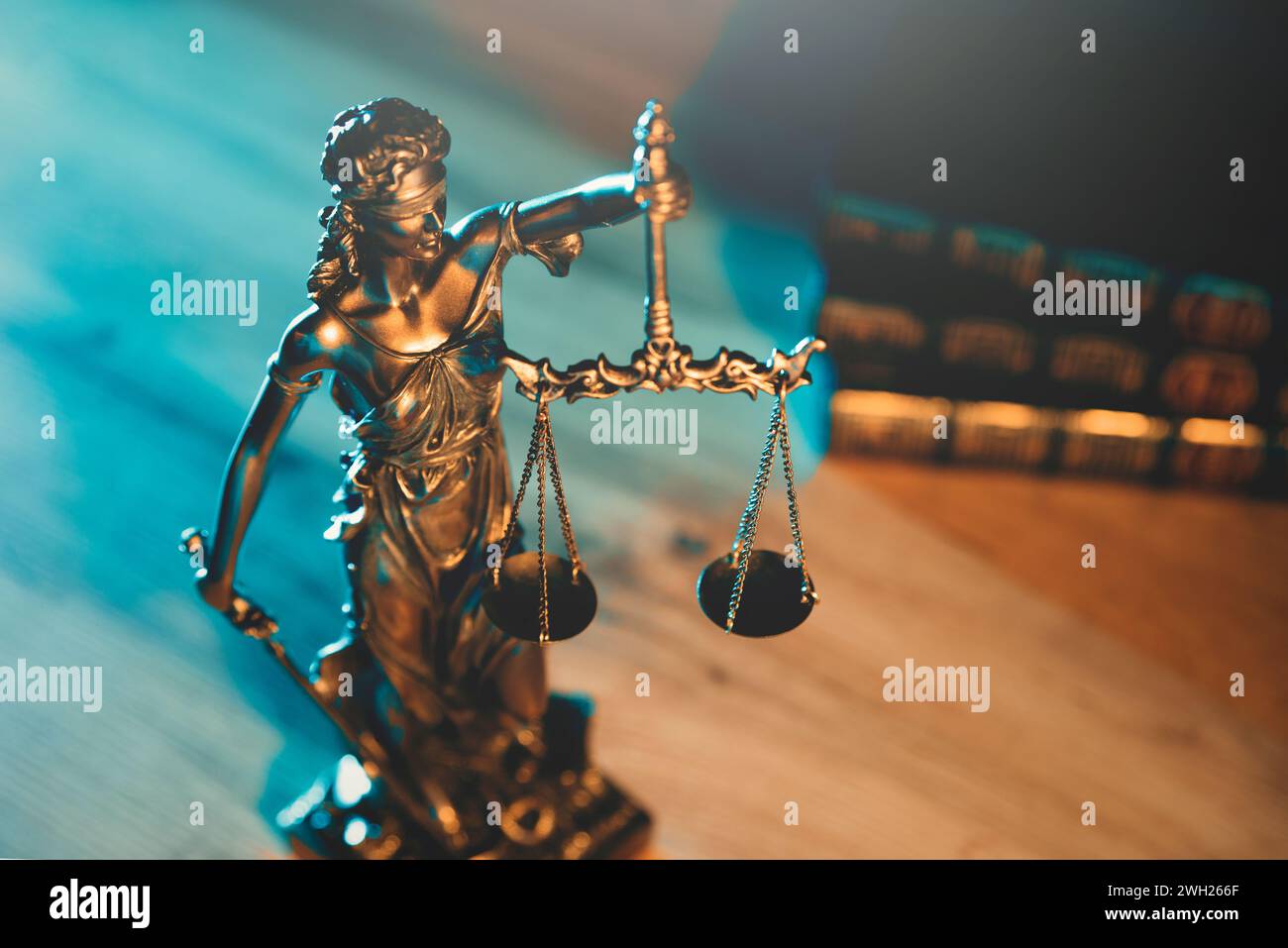 Lady Justice nella sala degli avvocati. Legge e concetto giuridico Foto Stock