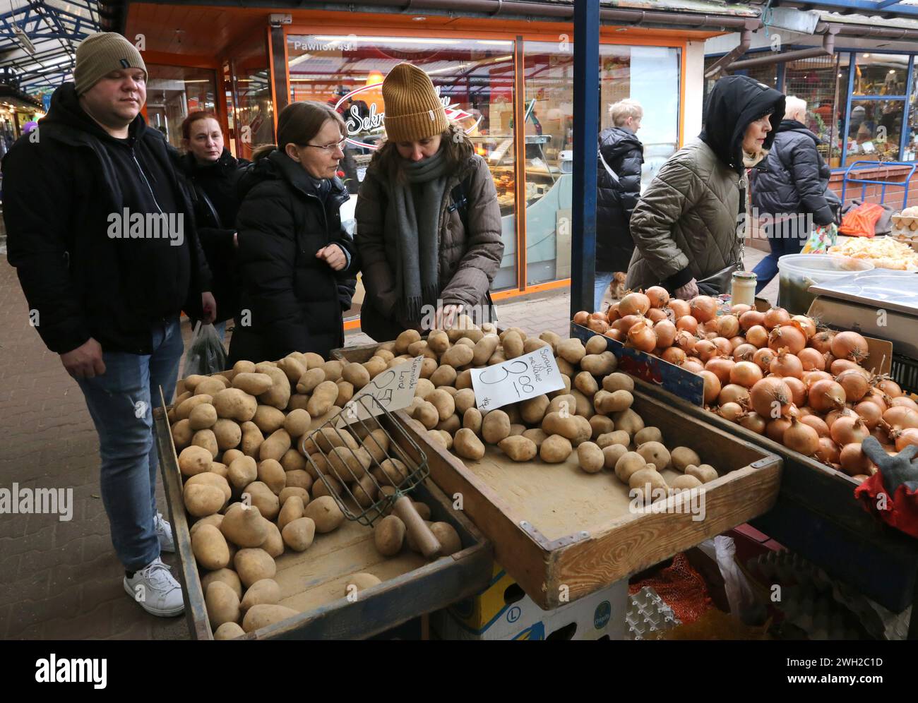 Cracovia. Cracovia. Polonia. Stary Kleparz, il mercato alimentare all'aperto più antico della città. Stallo che vende verdure. Foto Stock