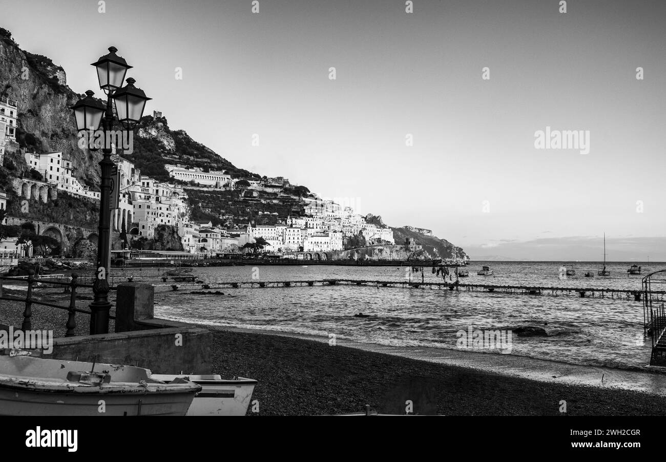 Esplorando il sud dell'Italia, viaggia verso la regione della Costiera Amalfitana, con panorami e paesaggi incredibili, vagabondare in Europa. Foto Stock
