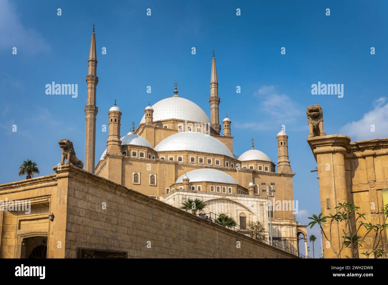 Vista dall'esterno della moschea Mohammed Ali (o Muhammad Ali) nella cittadella di Saladino del Cairo, Egitto Foto Stock