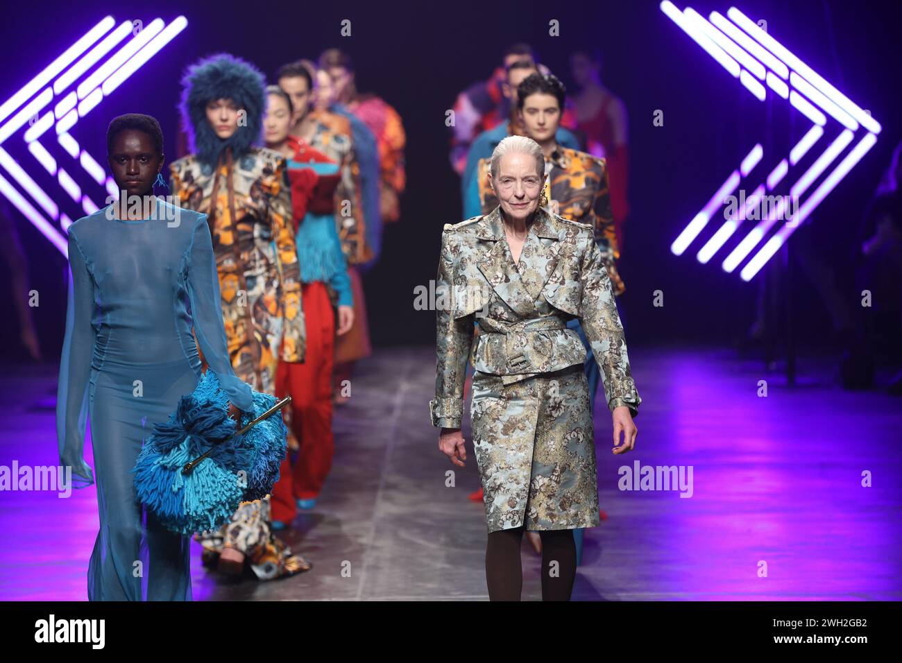 Berlino, Berlino-Friedrichshain, Germania. 7 febbraio 2024. I modelli mostrano le collezioni del designer Danny Reinke sulla passerella della Verti Music Hall. (Credit Image: © Simone Kuhlmey/Pacific Press via ZUMA Press Wire) SOLO PER USO EDITORIALE! Non per USO commerciale! Foto Stock