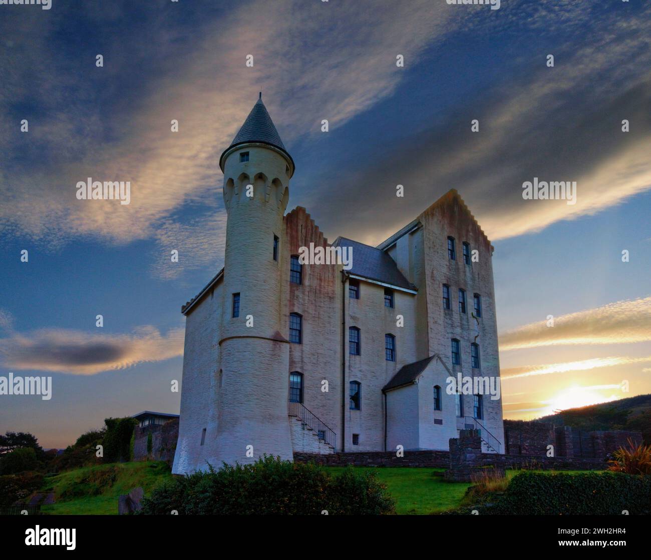La Royal Irish Constabulary (RIC) Barracks a Cahersiveen, nella contea di Kerry, (Ring of Kerry) in Irlanda nel 1875, e ora un centro culturale. Foto Stock