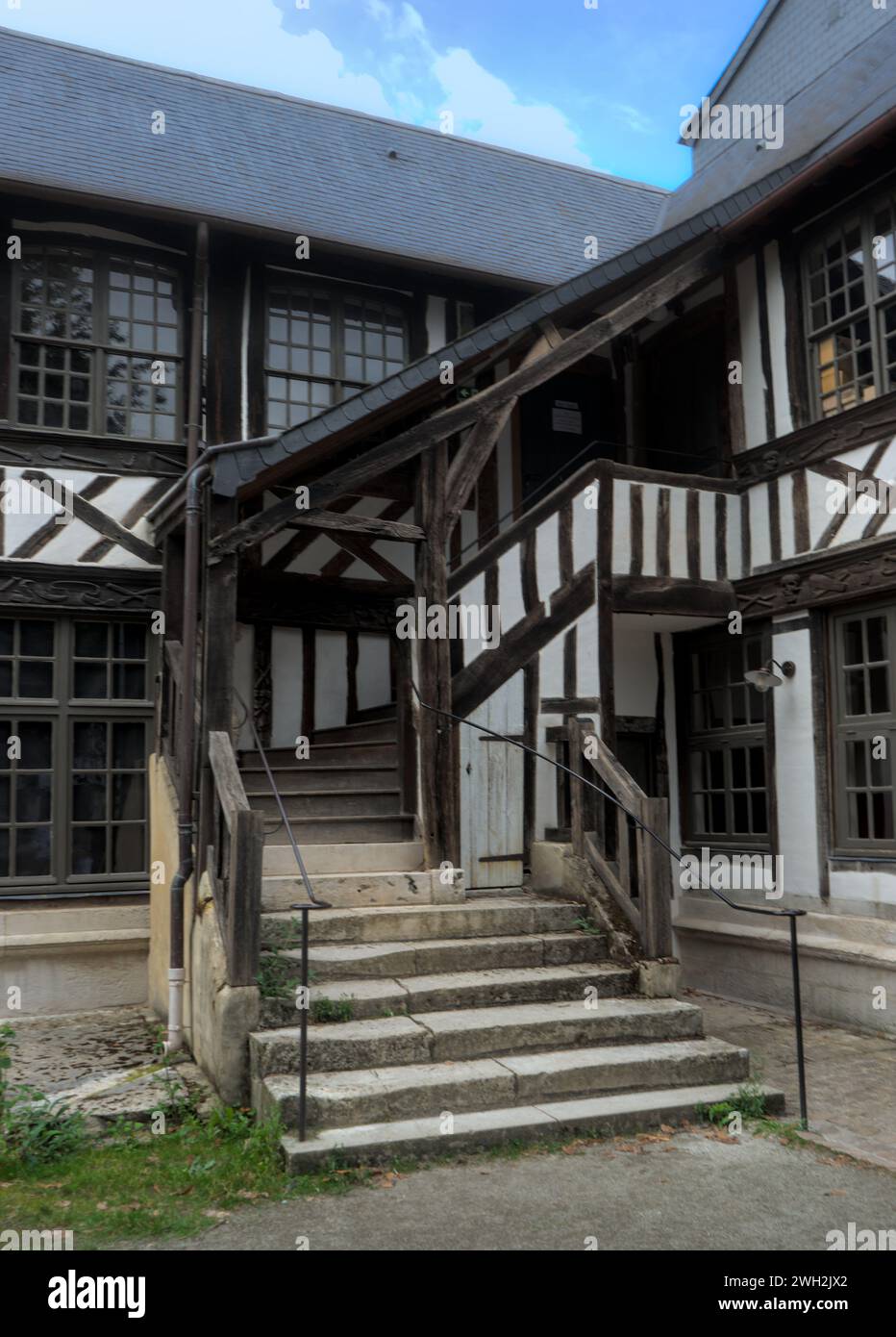 Case in legno in Normandia, tipiche delle strade di Rouen Foto Stock