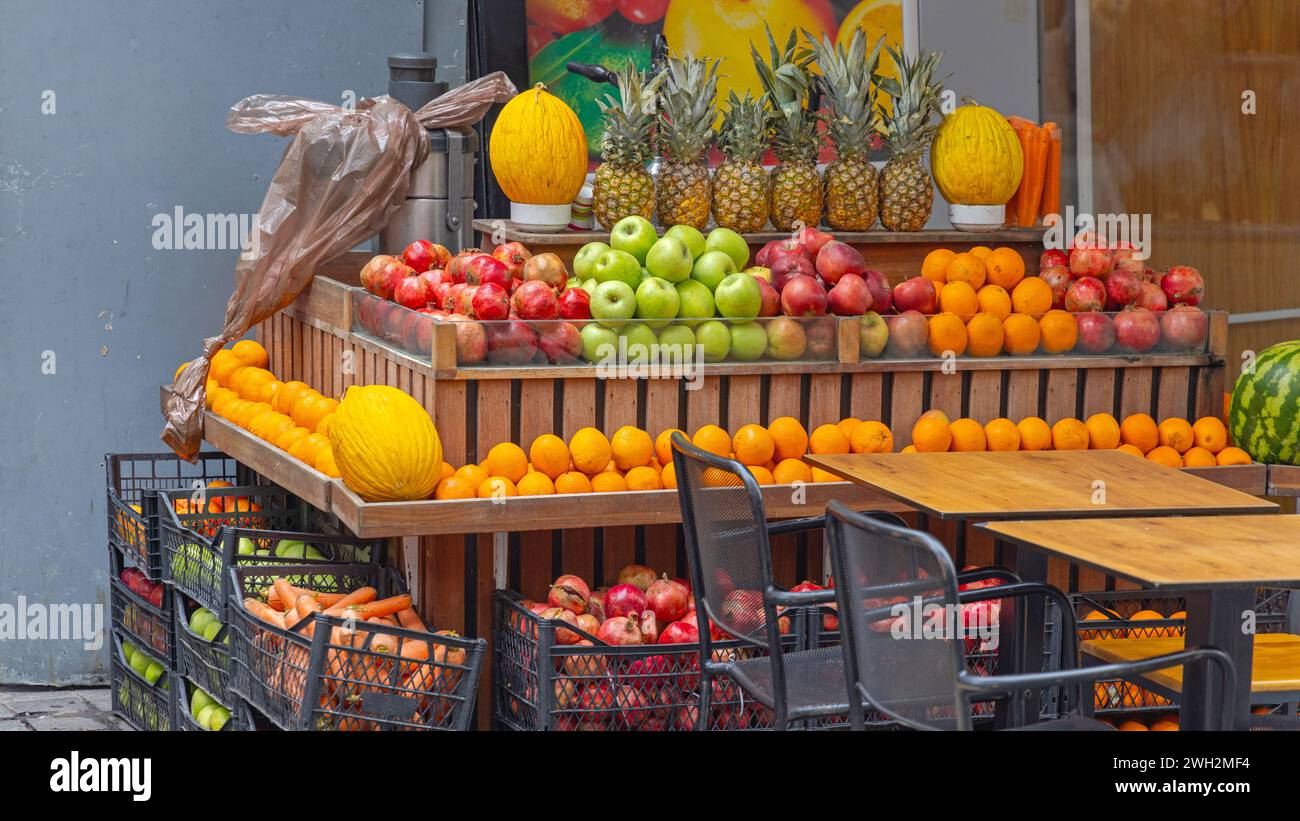 Frutta e verdura fresche al Juice Bar di Istanbul, Turchia Foto Stock