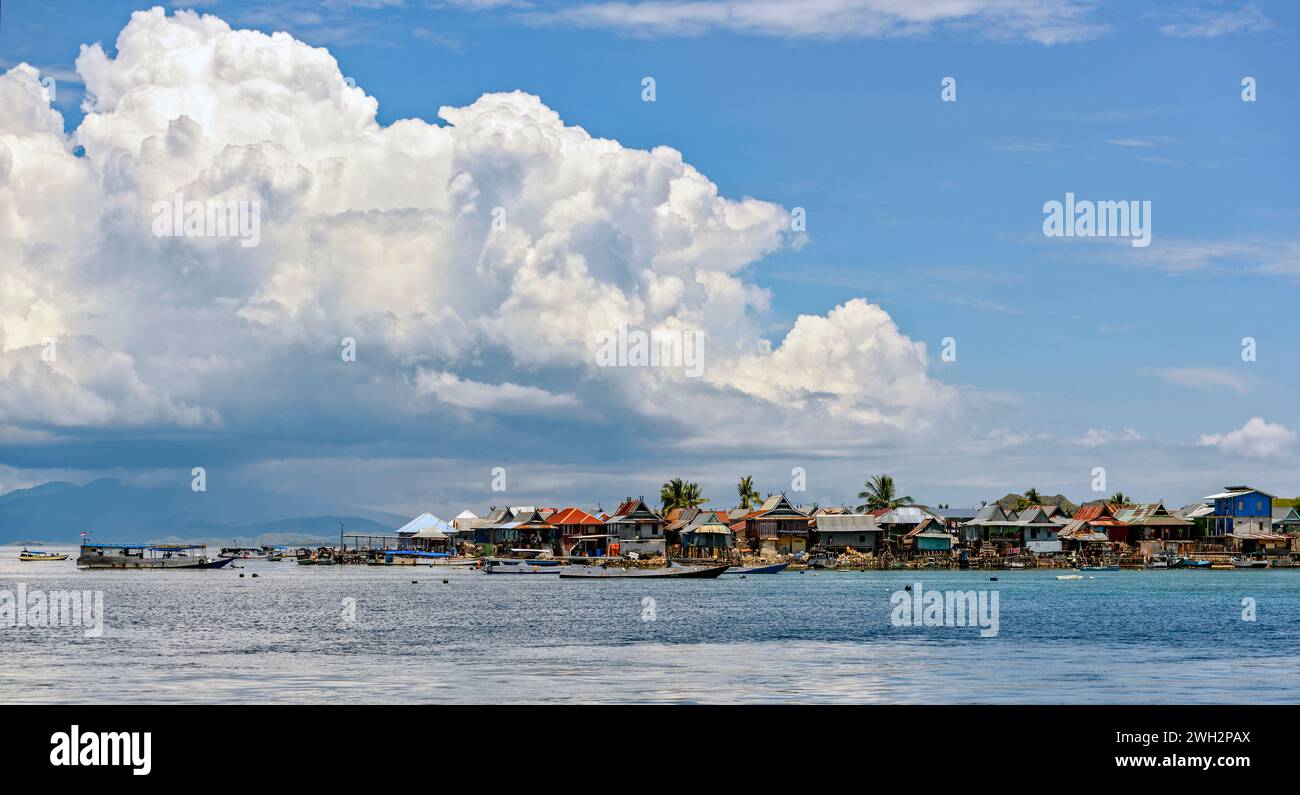 Insediamento a Pulau Messah (Isola Messah), Reggenza di Manggarai Occidentale, Provincia di Nusa Tenggara Orientale, Indonesia. Foto Stock