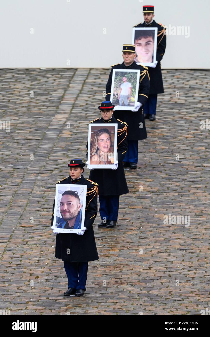 Parigi, Francia. 7 febbraio 2024. © Julien Mattia/le Pictorium/MAXPPP - Parigi 07/02/2024 Julien Mattia/le Pictorium - 07/02/2024 - Francia/Ile-de-France/Parigi - Ceremonie d'hommage aux victimes francaises des attaques terroristes du 7 octobre en Israel, aux Invalides, le 7 Fevrier 2024. - Valeurs ACtuelles Out, JDD Out, No JDD, no russia, russia Out/07/02/2024 - Francia/Ile-de-France (regione)/Parigi - cerimonia in onore delle vittime francesi degli attentati terroristici del 7 ottobre in Israele, a Les Invalides, 7 febbraio 2024. Crediti: MAXPPP/Alamy Live News Foto Stock