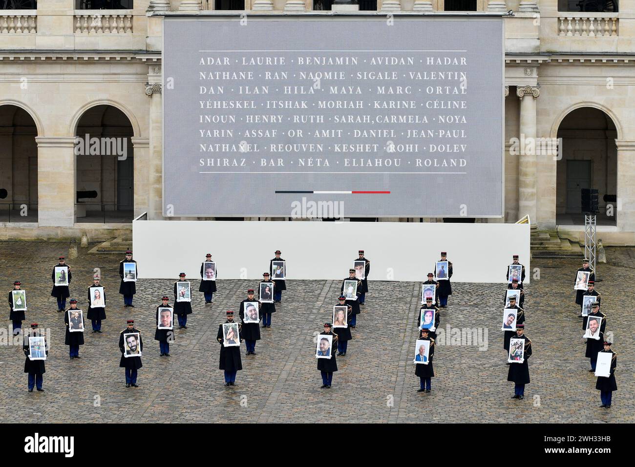 Parigi, Francia. 7 febbraio 2024. © Julien Mattia/le Pictorium/MAXPPP - Parigi 07/02/2024 Julien Mattia/le Pictorium - 07/02/2024 - Francia/Ile-de-France/Parigi - Ceremonie d'hommage aux victimes francaises des attaques terroristes du 7 octobre en Israel, aux Invalides, le 7 Fevrier 2024. - Valeurs ACtuelles Out, JDD Out, No JDD, no russia, russia Out/07/02/2024 - Francia/Ile-de-France (regione)/Parigi - cerimonia in onore delle vittime francesi degli attentati terroristici del 7 ottobre in Israele, a Les Invalides, 7 febbraio 2024. Crediti: MAXPPP/Alamy Live News Foto Stock