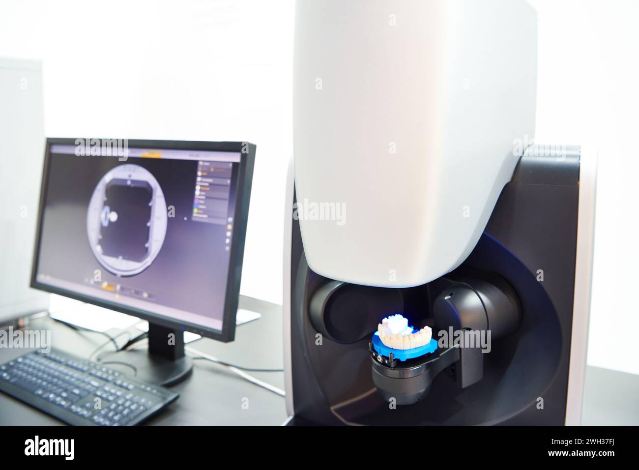 Moderno scanner odontoiatrico extraorale da laboratorio Foto Stock