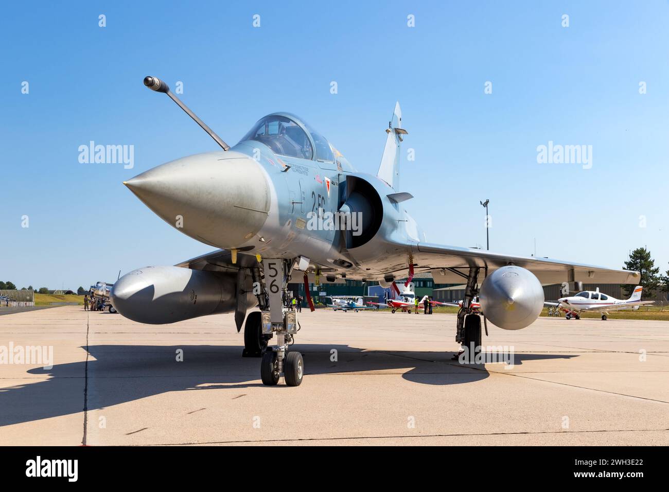 Aereo da caccia Dassault Mirage 2000 dell'aeronautica militare francese sull'asfalto della base aerea di Nancy. Francia - 1° luglio 2018 Foto Stock