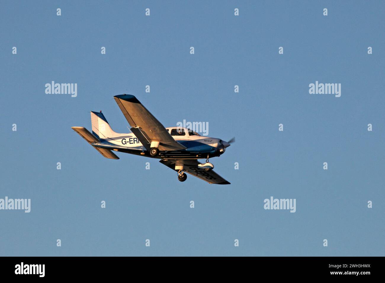 Aereo leggero Piper PA-28-161 Warrior II G-ERFS. Voli di piacere. Foto Stock