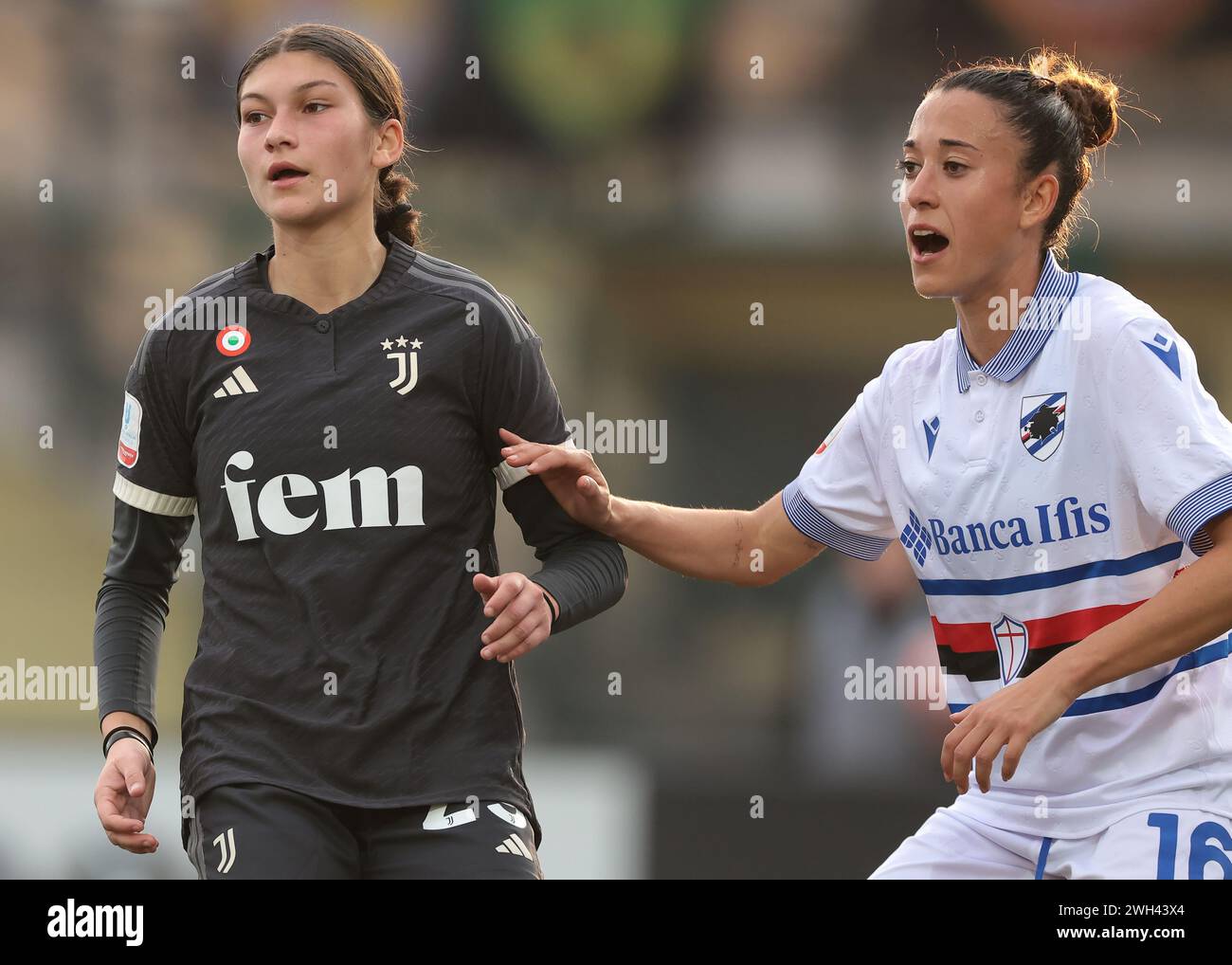 Biella, Italia. 7 febbraio 2024. Arianna Gallina della Juventus e Martina Brustia della UC Sampdoria durante la partita di Coppa Italia femminile allo Stadio Vittorio Pozzo di biella. Il credito per immagini dovrebbe essere: Jonathan Moscrop/Sportimage Credit: Sportimage Ltd/Alamy Live News Foto Stock