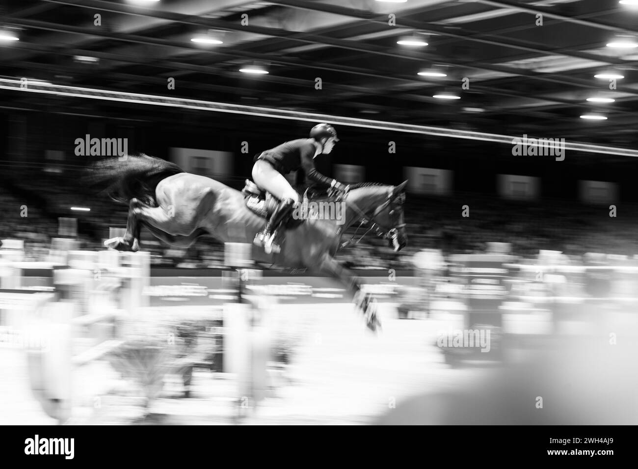 Bordeaux, Francia - 3 febbraio 2024. Max Kuhner del Belgio gareggia durante i 1,60 m al Jumping International Bordeaux. Foto Stock