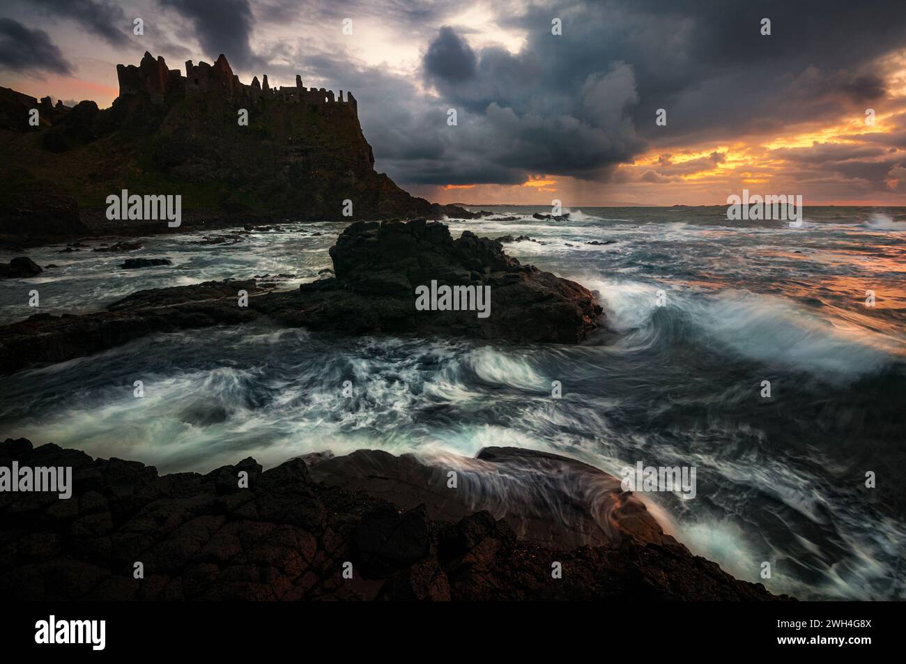 Irlanda del Nord con vista del castello di Dunluce Foto Stock