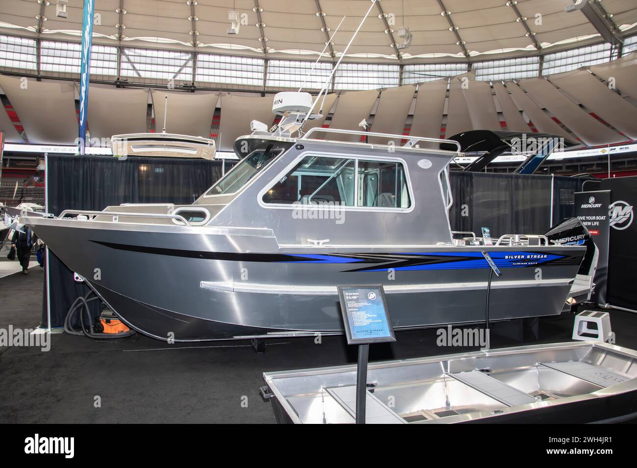 Barca in alluminio saldato Silver Streak al salone nautico BC Place a Vancouver, British Columbia, Canada Foto Stock