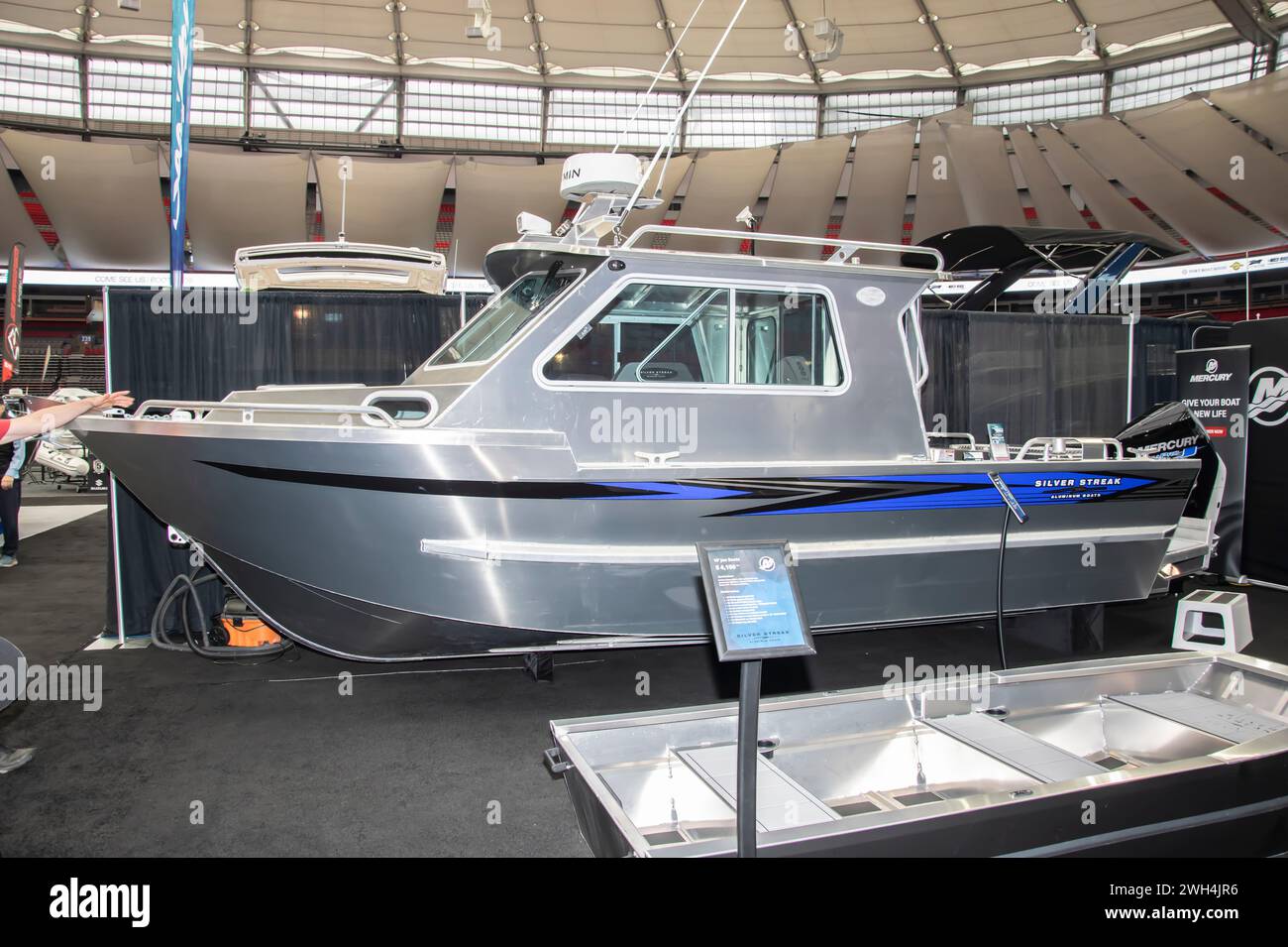 Barca in alluminio saldato Silver Streak al salone nautico BC Place a Vancouver, British Columbia, Canada Foto Stock