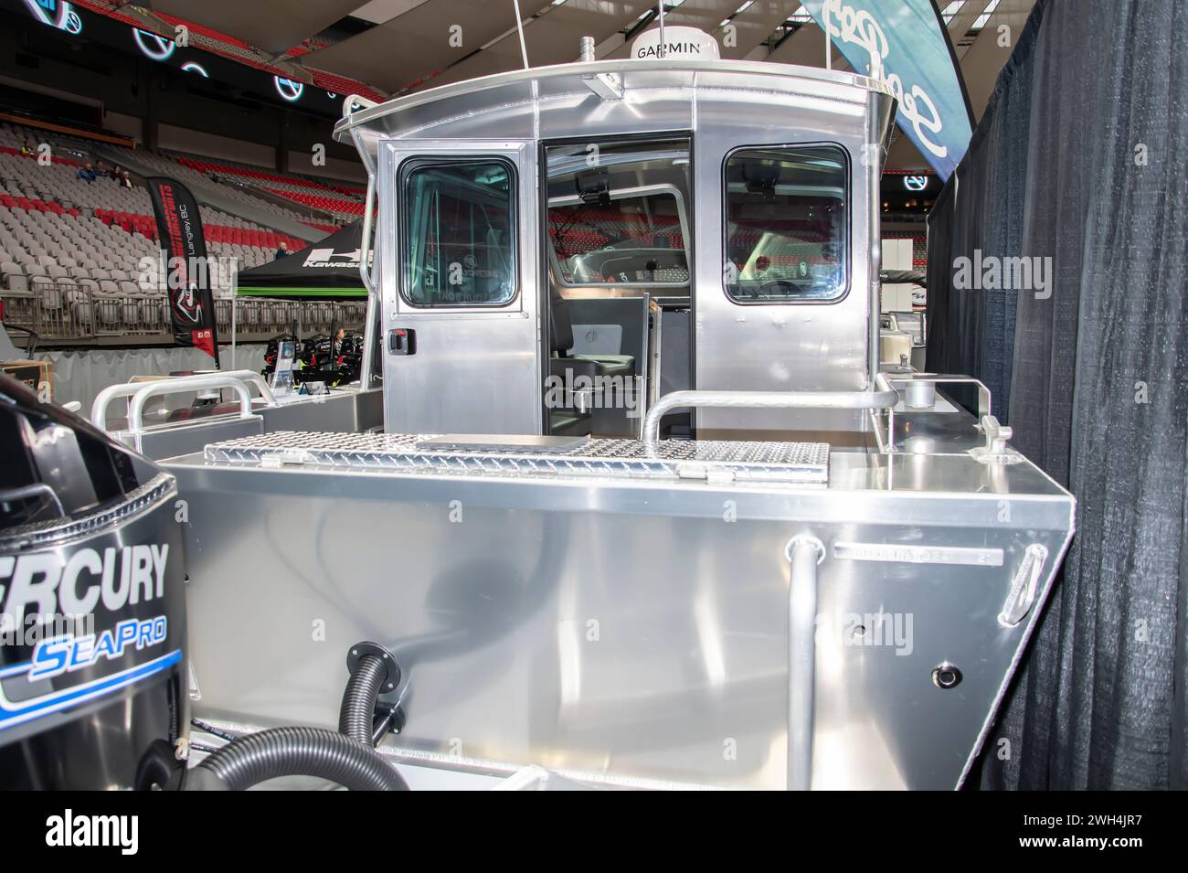 Stern della barca in alluminio saldato Silver Streak al salone nautico BC Place a Vancouver, British Columbia, Canada Foto Stock