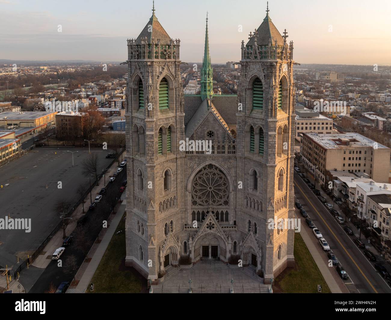 Cattedrale Basilica del Sacro cuore di Newark, NJ È la quinta cattedrale più grande del Nord America ed è la sede dell'arcidio cattolico Foto Stock
