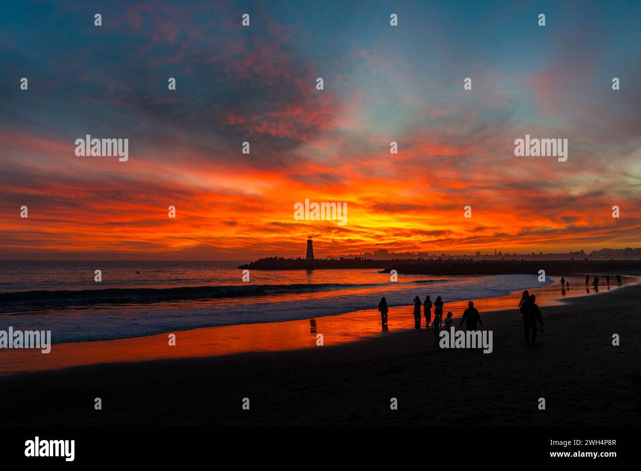 Tramonto al faro di Santa Cruz Breakwater Foto Stock
